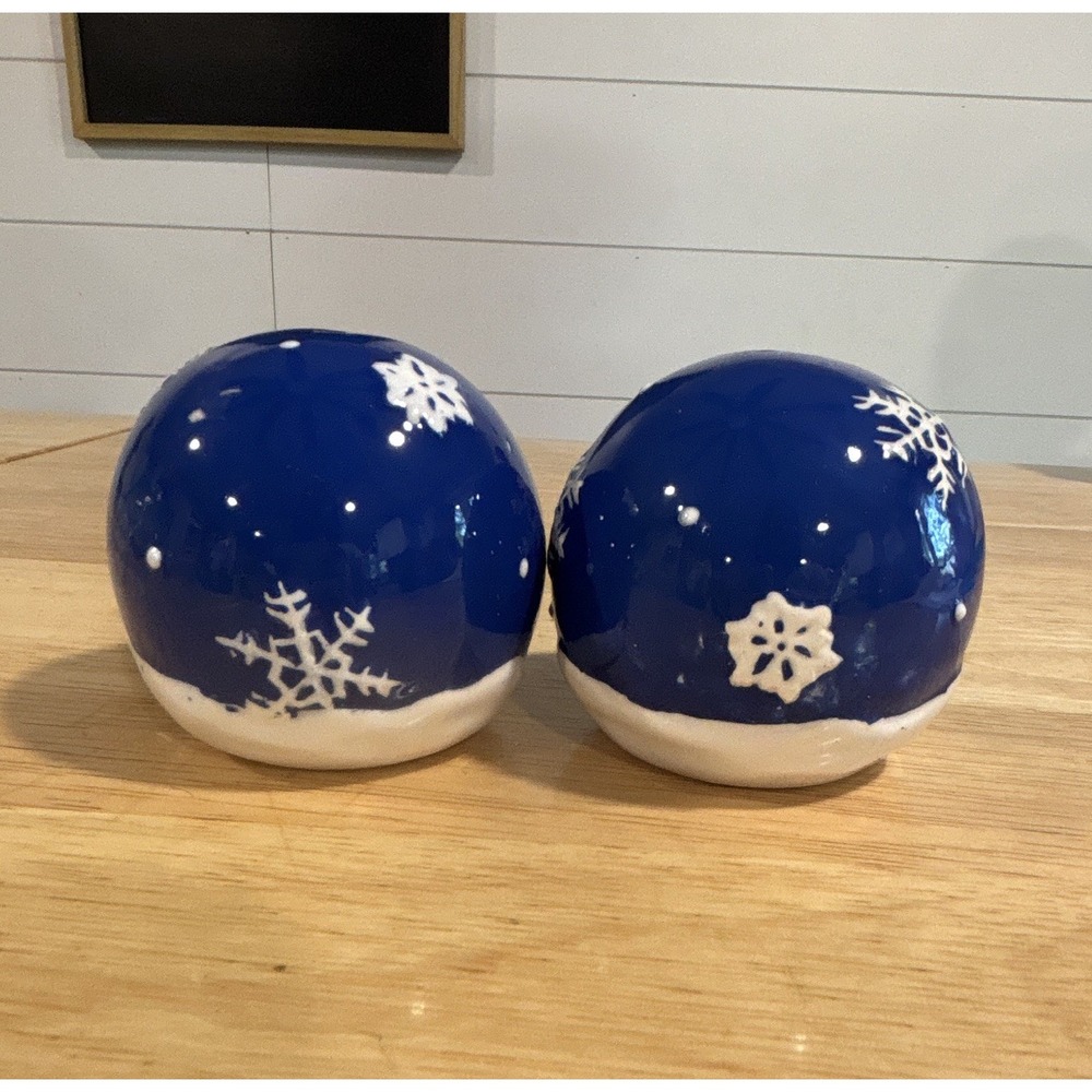 CKRO Snowflake Salt & Pepper Shaker Set, Blue White Ceramic Round, 2pc